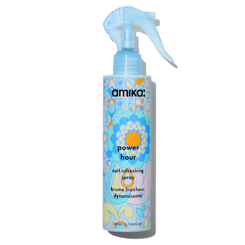 amika power hour curl refreshing spray – amika Haarpflege