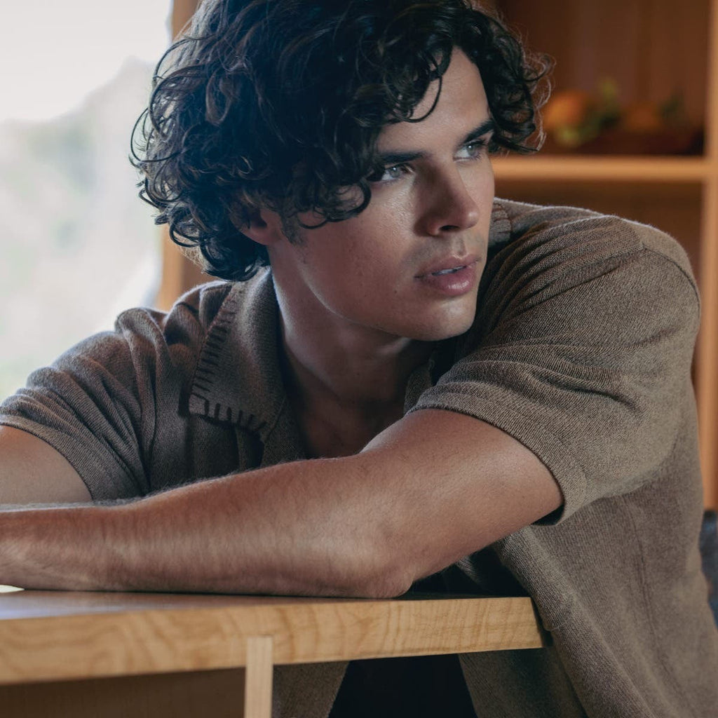 Paul Mitchell Tea Tree Special Shampoo herr pose